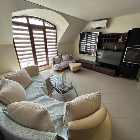 Victoria & Victoria Apartment *