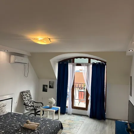 Victoria & Victoria *